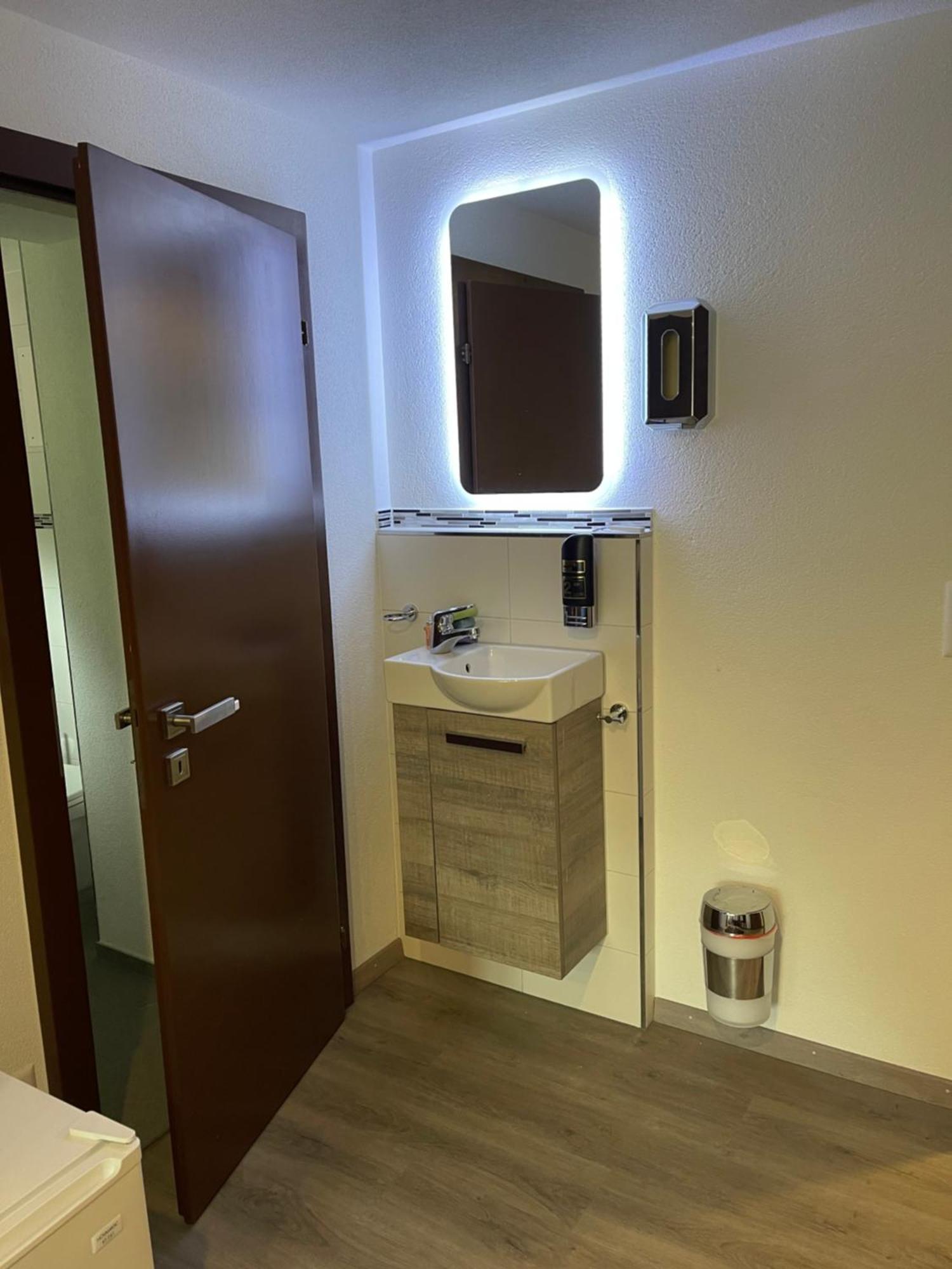 Hotel Haus Alpenhof Wassen Esterno foto